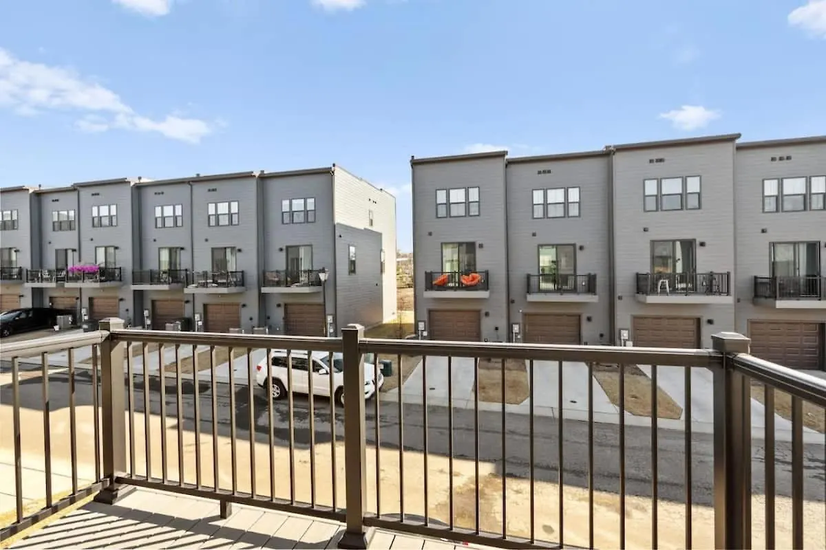 فيلا Luxurious King 3Br Townhouse Mins To Uptown Clt! تشارلوت 0*,  الولايات المتحدة الأمريكية