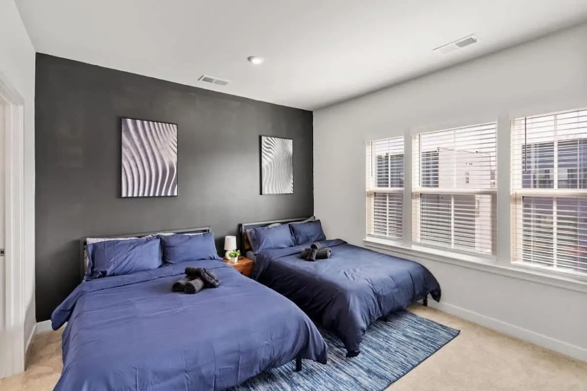 فيلا Luxurious King 3Br Townhouse Mins To Uptown Clt! تشارلوت الولايات المتحدة الأمريكية